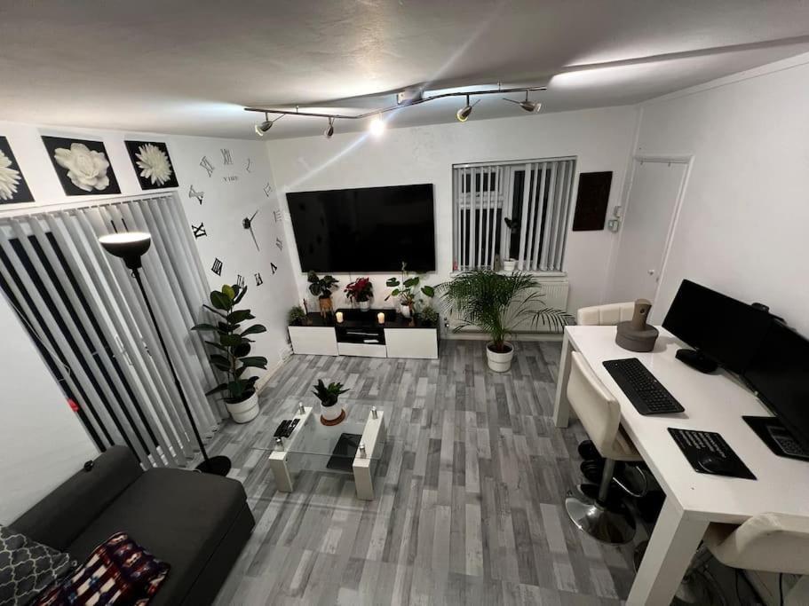 1-Bed Flat With Fast Wi-Fi In Prime Location 15Mins From Central London Londres Exterior foto