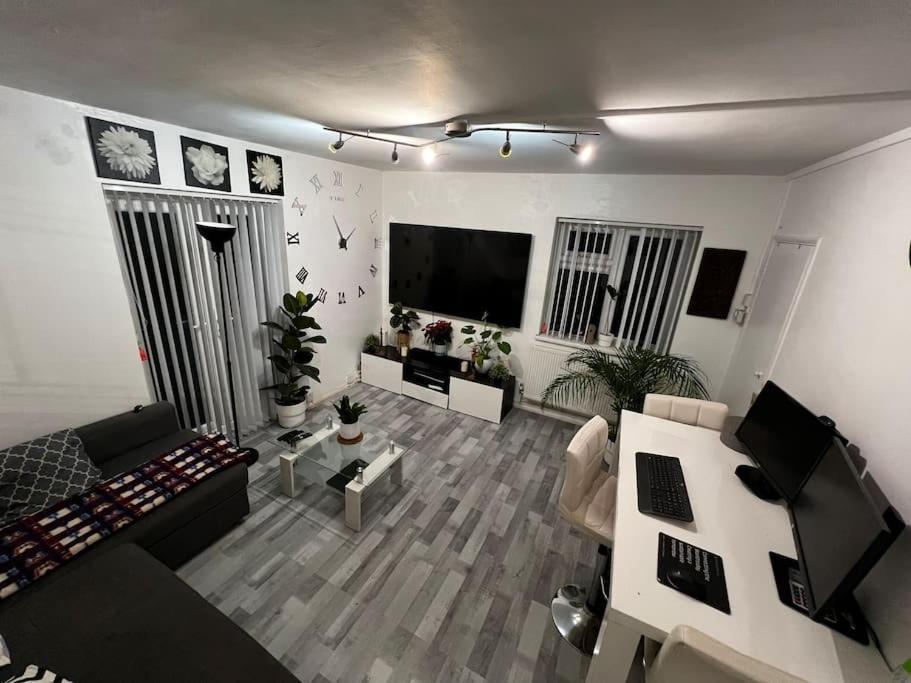 1-Bed Flat With Fast Wi-Fi In Prime Location 15Mins From Central London Londres Exterior foto