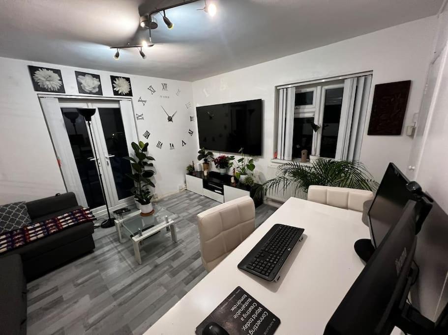 1-Bed Flat With Fast Wi-Fi In Prime Location 15Mins From Central London Londres Exterior foto